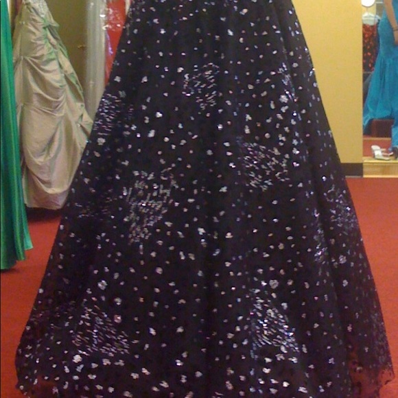 Evening Gown - Picture 2 of 3